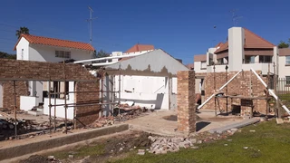 Bricklayer services for bricks in commercial and residential projects that requier bricklaying