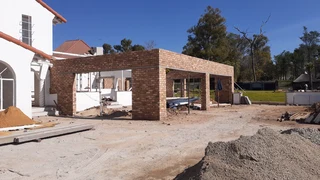 Bricklayer services for bricks in commercial and residential projects that requier bricklaying