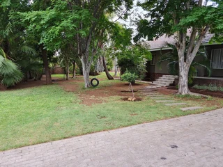WALLED FAMILY HOME IN PLEASANT LOCATION