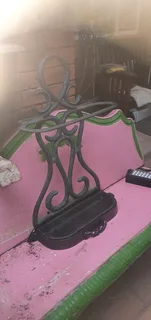 PURE CAST IRON WATERFEATURE,  BIRD FEEDER