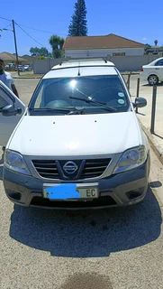 Nissan np200