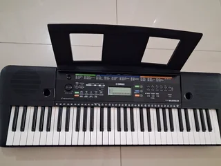 Yamaha PSR E253 Keyboard