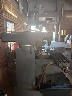 Lagun Turret Milling Machine