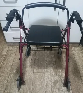 Walker with seat