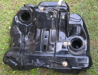 Genuine Volvo S60 2.4 plastic feul tank also fits V70, S80, XC70, XC90 models