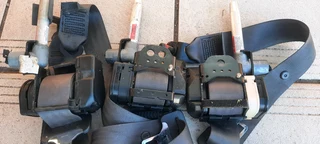 Motor vechile safty belt complete set in good condition... Two front and Three rear... make an offer