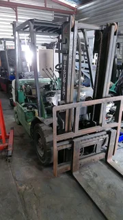 Mitsubishi Grendia 2.5t Dual Fuel Forklift
