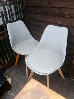 Table and 2 chairs for sale