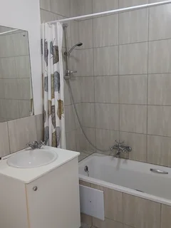 Bachelor upstairs floor to Rent in Ferndale