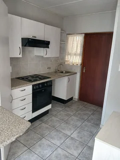 Bachelor upstairs floor to Rent in Ferndale