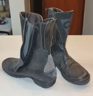 Daytona Boots Size 8