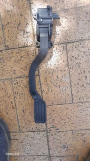 Accelerator throttle pedal