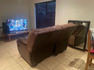 Vintage Genuine Leather 2-Seater Recliner – Pre-Loved