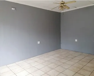 3 bedroom flat for rent in Ashley Pinetown