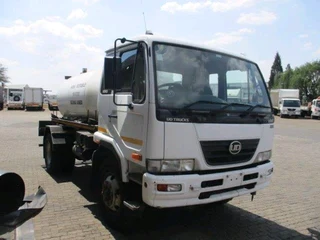 2012 Nissan Ud Ud85 Auto With 7000 Litre Watertank