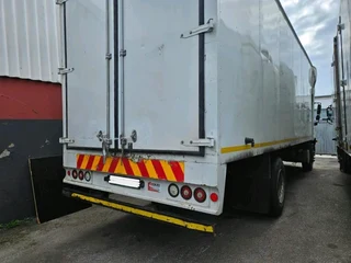 2019 UD CRONER PKE250 AUTOMATIC 9TON VOLUME BODY TRUCK