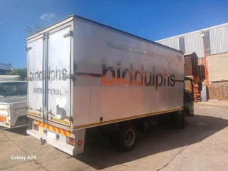 2017 Isuzu NPR400 AMT 4.5 TON VOLUME BODY