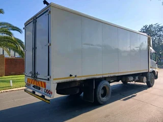 2019 UD CRONER PKE250 AUTOMATIC 9TON VOLUME BODY TRUCK