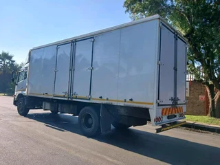 2019 UD CRONER PKE250 AUTOMATIC 9TON VOLUME BODY TRUCK