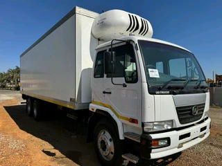 2017 Nissan UD90 Tag Axle Refrigerated Body with Meatrails