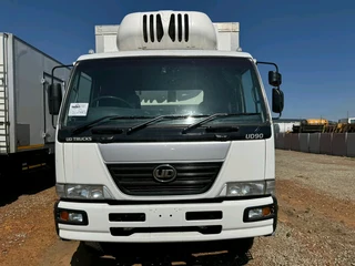 2017 Nissan UD90 Tag Axle Refrigerated Body with Meatrails