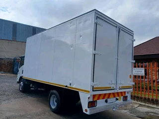 2018 ISUZU NPR400 AMT 4.5TON VOLUME BODY