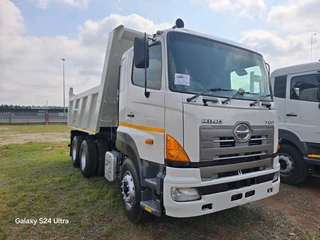 2011 Hino 700 Series 2841 10Cube Tipper Truck