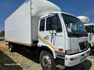 2016 Nissan UD90 Volume Body Truck with taillift