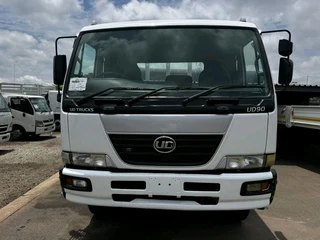 2016 Nissan UD90 Dropside Truck