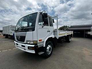 2016 Nissan UD90 Dropside Truck