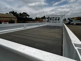 2016 Nissan UD90 Dropside Truck