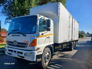 2015 Hino 500 Series 2626 18ton Volume Body Truck