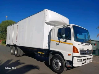 2015 HINO 500 SERIES 2626 18TON VOLUME BODY TRUCK