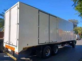 2015 HINO 500 SERIES 2626 18TON VOLUME BODY TRUCK