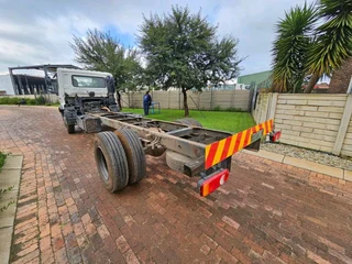 2020 UD CRONER LKE210 CHASSIS CAB TRUCK