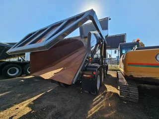 2020 VOLVO FMX440 8X4 TIPPER TRUCK