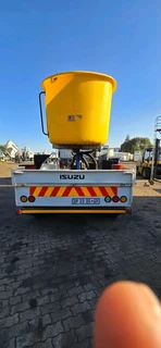 2015 Isuzu FSR750 AMT Double Cab Cherry Picker Truck