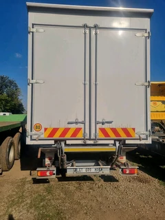 2025 UD Croner PDE250 Auto Tag Axle 16Ton Curtainside Truck