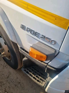 2025 UD Croner PDE250 Auto Tag Axle 16Ton Curtainside Truck