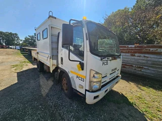 2014 Isuzu Npr300 Dropside/personnel Carrier Truck