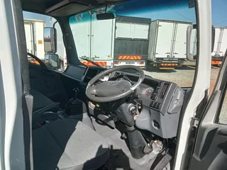 2010 ISUZU NQR500 5TON REFRIGERATED TRUCK