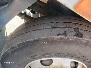 2011 NISSAN UD UD90 9TON DROPSIDE TRUCK WITH FASSI F170 CRANE