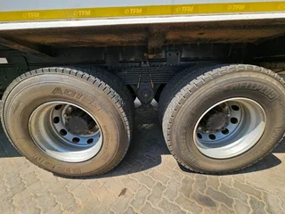 2019 UD QUESTER CWE330 COMPACTOR TRUCK