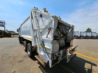 2019 UD QUESTER CWE330 COMPACTOR TRUCK