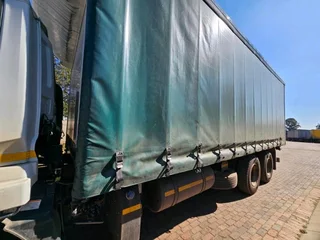 2025 UD Croner PDE250 Auto Tag Axle 16Ton Curtainside Truck