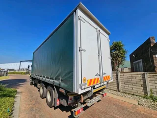 2025 UD Croner PDE250 Auto Tag Axle 16Ton Curtainside Truck