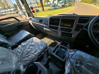 2025 UD Croner PDE250 Auto Tag Axle 16Ton Curtainside Truck