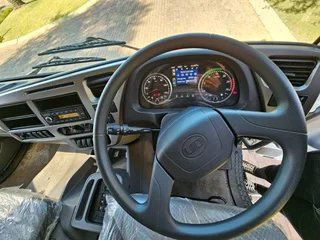 2025 UD Croner PDE250 Auto Tag Axle 16Ton Curtainside Truck