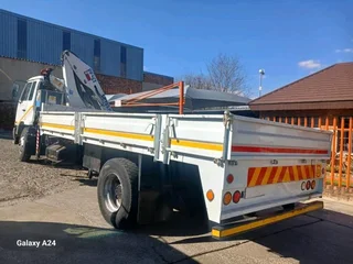 2007 NISSAN UD UD90 9TON DROPSIDE WITH PESCI SE135 CRANE