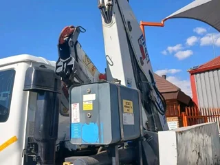 2007 NISSAN UD UD90 9TON DROPSIDE WITH PESCI SE135 CRANE